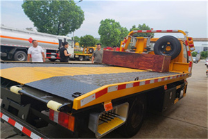 西和附近拖车电话号码服务